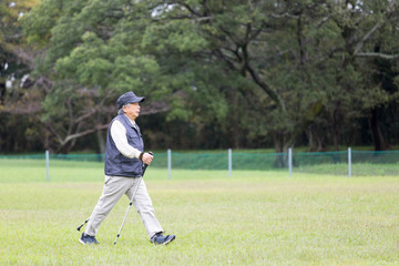 運動するシニア男性