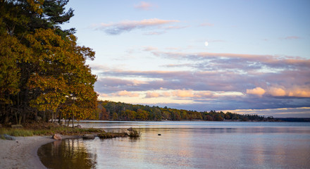 Fototapeta na wymiar Beautiful Fall Evening at Lake
