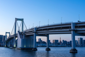 Obraz na płótnie Canvas evening view of Tokyo rainbow bridge