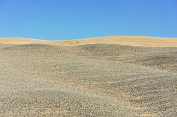 Fototapeta na wymiar Abgeerntete Getreidefelder, südlich von Pienza, Toskana, Italien, Europa, ÖffentlicherGrund, Europa