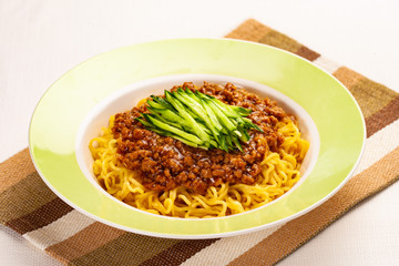 ジャージャー麺　麺料理　家庭料理　日本