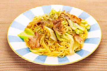 豚ばら入り黒胡椒　焼きそば