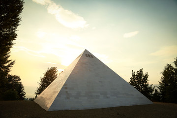 Obraz na płótnie Canvas pyramid