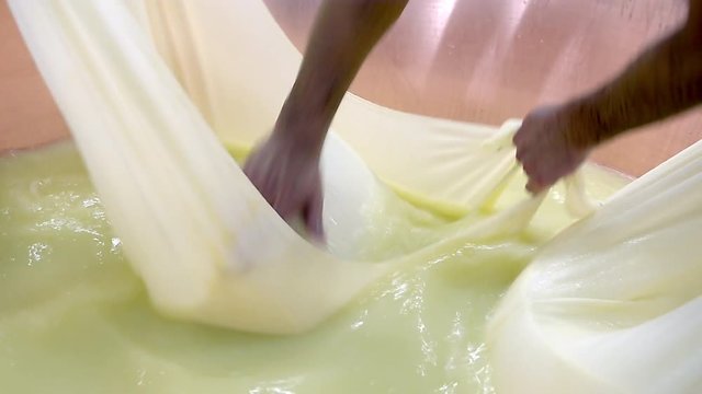 CASEIFICIO LAVORAZIONE PARMIGIANO REGGIANO