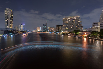 Obraz premium Chaopraya River View from Taksin Bridge, Bangkok, Thailand