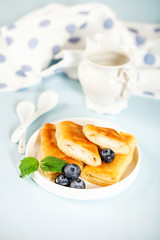 Roll pancakes with cottage cheese and berries