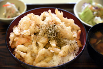 白海老のからあげ丼