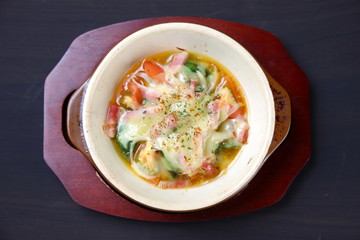 トマトとアボカドのチーズ焼き