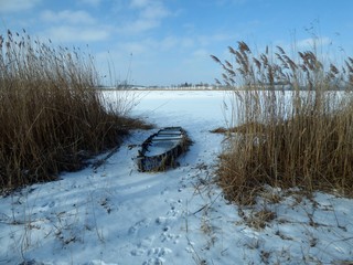 Zamarznięte jezioro © Helena