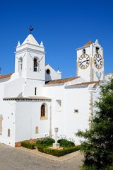 Fototapeta na wymiar Elevated view of Santa Maria do Castelo church in the old town (Igreja de Santa Maria do Castelo), Tavira, Algarve, Portugal.
