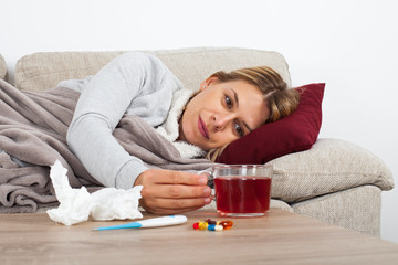 Obraz na płótnie Canvas Woman with influenza on the sofa