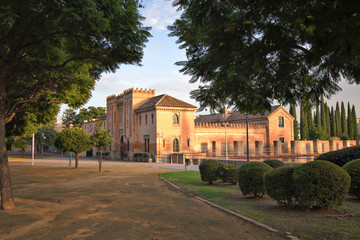 Palacio de la Buhaira, original del siglo XII, situado en el distrito de Nervi&oacute;n en Sevilla, Andaluc&iacute;a, Espa&ntilde;a