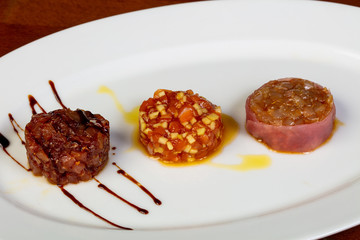 Tartar with tuna, salmon and beef