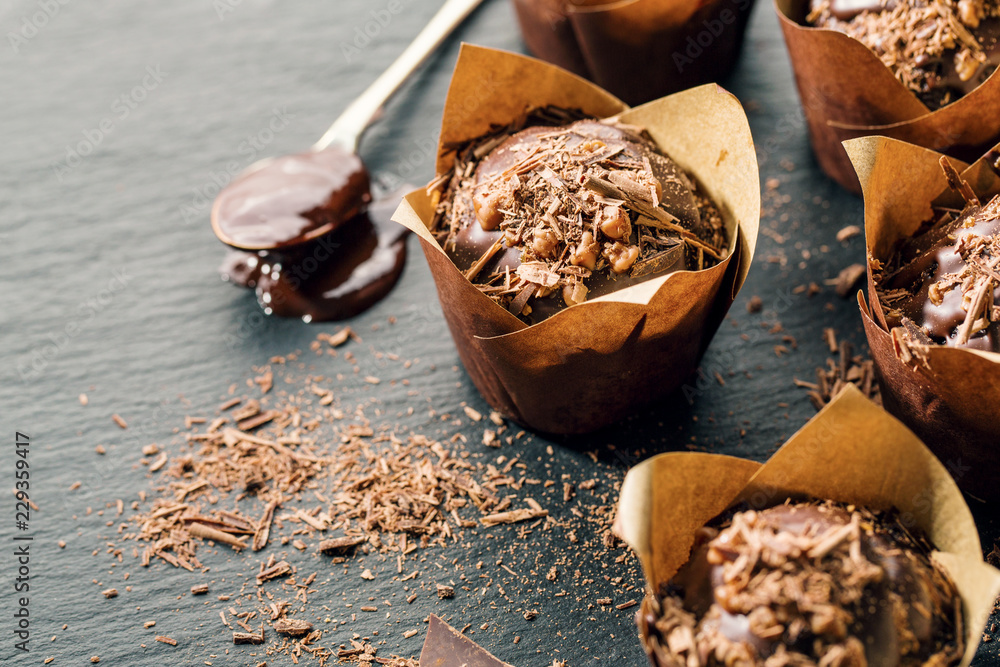 Wall mural Chcolate muffins on dark table