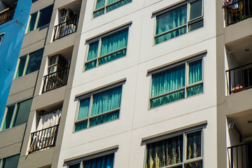 Fototapeta premium Modern condominium building real etate in city with blue sky