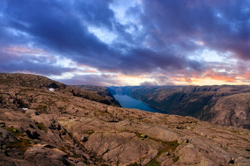 Fototapeta na wymiar Sonnenuntergang im Lysefjord von Norwegen