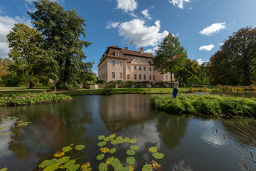 Schlosssee mit Schloss Branitz