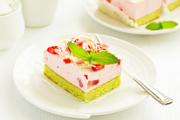 cheesecake with strawberries