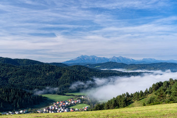 Obraz premium Beautiful landscape of Pieniny National Park in Slovakia. Autumn mountain landscape in a sunny day.
