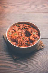 Murgh Makhani / Butter chicken tikka masala served with roti / Paratha and plain rice along with onion salad. selective focus