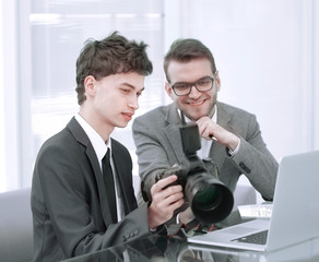qualified photographers choose photos to upload files to their laptops