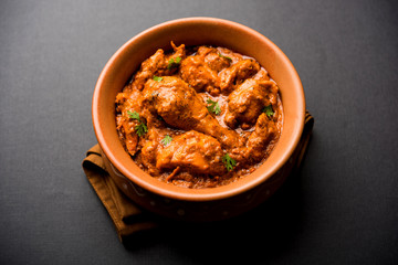Murgh Makhani / Butter chicken tikka masala served with roti / Paratha and plain rice along with onion salad. selective focus