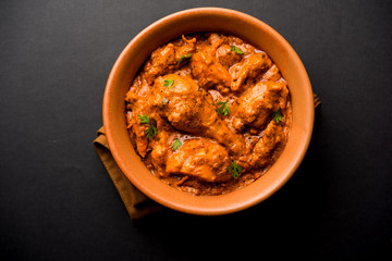 Murgh Makhani / Butter chicken tikka masala served with roti / Paratha and plain rice along with onion salad. selective focus