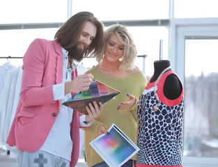 Two fashion designers discuss the color of the new clothing collection
