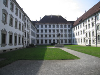 Fototapeta na wymiar Innenhof Prälatur Klosteranlage Schloss Salem