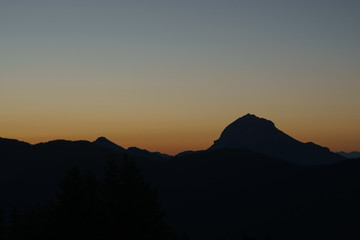 Sonnenaufgang in den Bergen