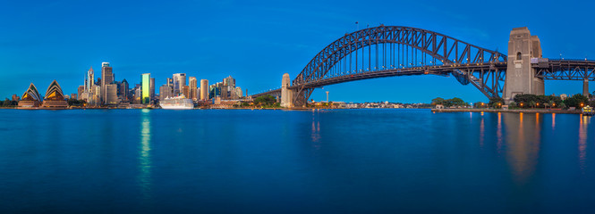 Harbour Bridge, Opera House the business district, Sydney, Australia