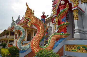 Fototapeta na wymiar Wat Muang à Ang Thong