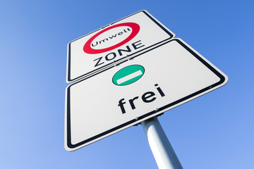Deutsches Verkehrszeichen: Beginn eines Verkehrs­verbots zur Verminderung schädlicher...