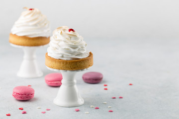 Tartlets with lemon curd and meringue on a cakestand