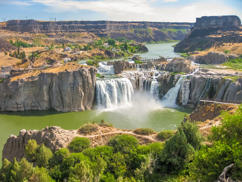Fototapeta Spectacular aerial view of Shoshone Falls or Niagara of the West, Snake River, Idaho, United States.