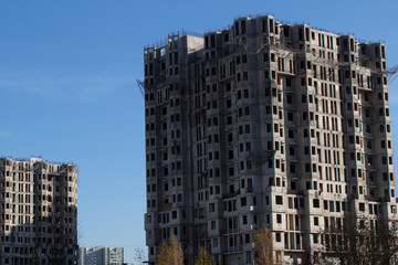 Fototapeta premium abandoned building with blue sky