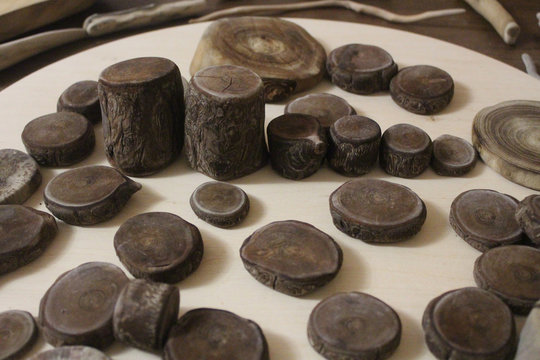 Driftwood round pieces for art and decoration