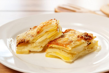 Potato with cheese crust