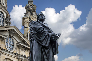 Martin Luther vor der Frauenkirche in Dresden  