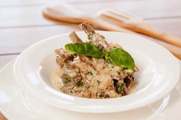 Lamb with mushrooms in white sauce