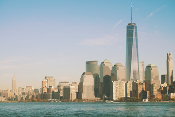 Obraz premium ONE WORLD TRADE CENTER / LOWER MANHATTAN SKYSCRAPER / NEW YORK CITY