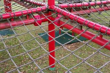 ネット状のアスレチック遊具