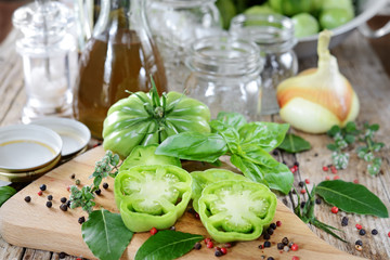 preparazione conserva di pomodori verdi