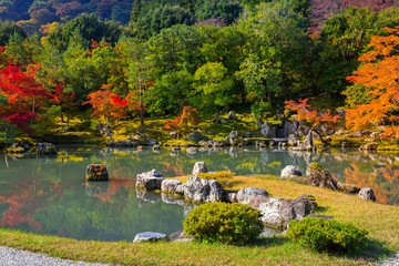 Fototapeta na wymiar Colorful autumn at the pond near Arashiyama, Japan