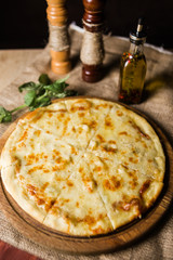 pizza wit cheese and basil