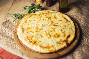 pizza wit cheese and basil