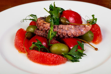 Grilled octopus with grapefruit