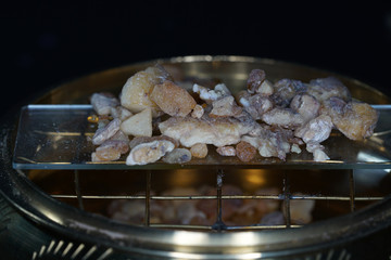 The fragrant Benzoeharz is usually offered in its resin form and can be smoked excellent.
