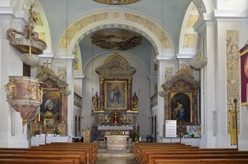 Fototapeta na wymiar Innenraum der Pfarrkirche in Aschau, Zillertal