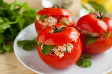Foto op Plexiglas Fresh tomatoes stuffed with canned tuna © filirochka